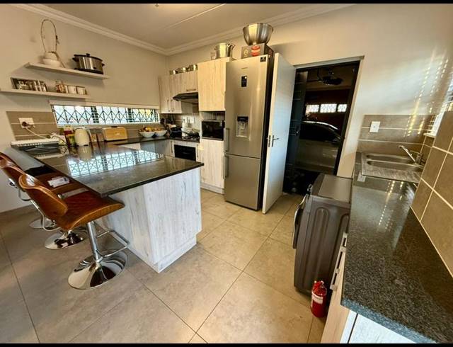 3 BEDROOM HOUSE FOR SALE IN THATCHFIELD